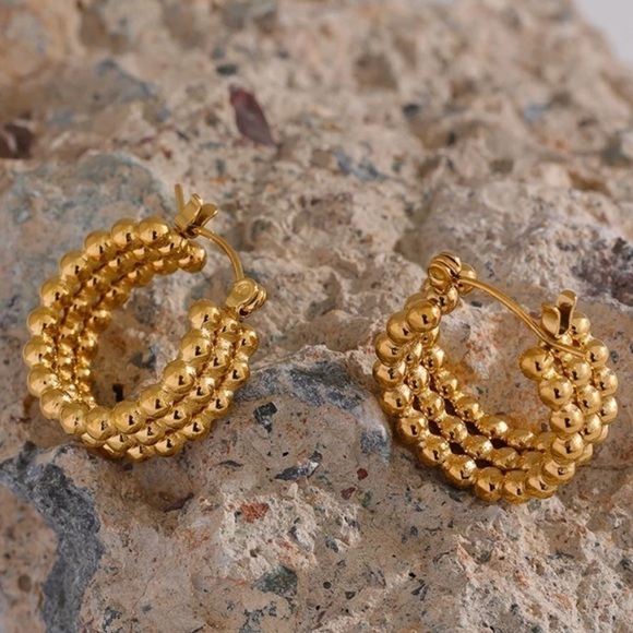 𝅺NEW 18k Gold Plated Triple Hoop Huggie Earrings - Picture 7 of 10